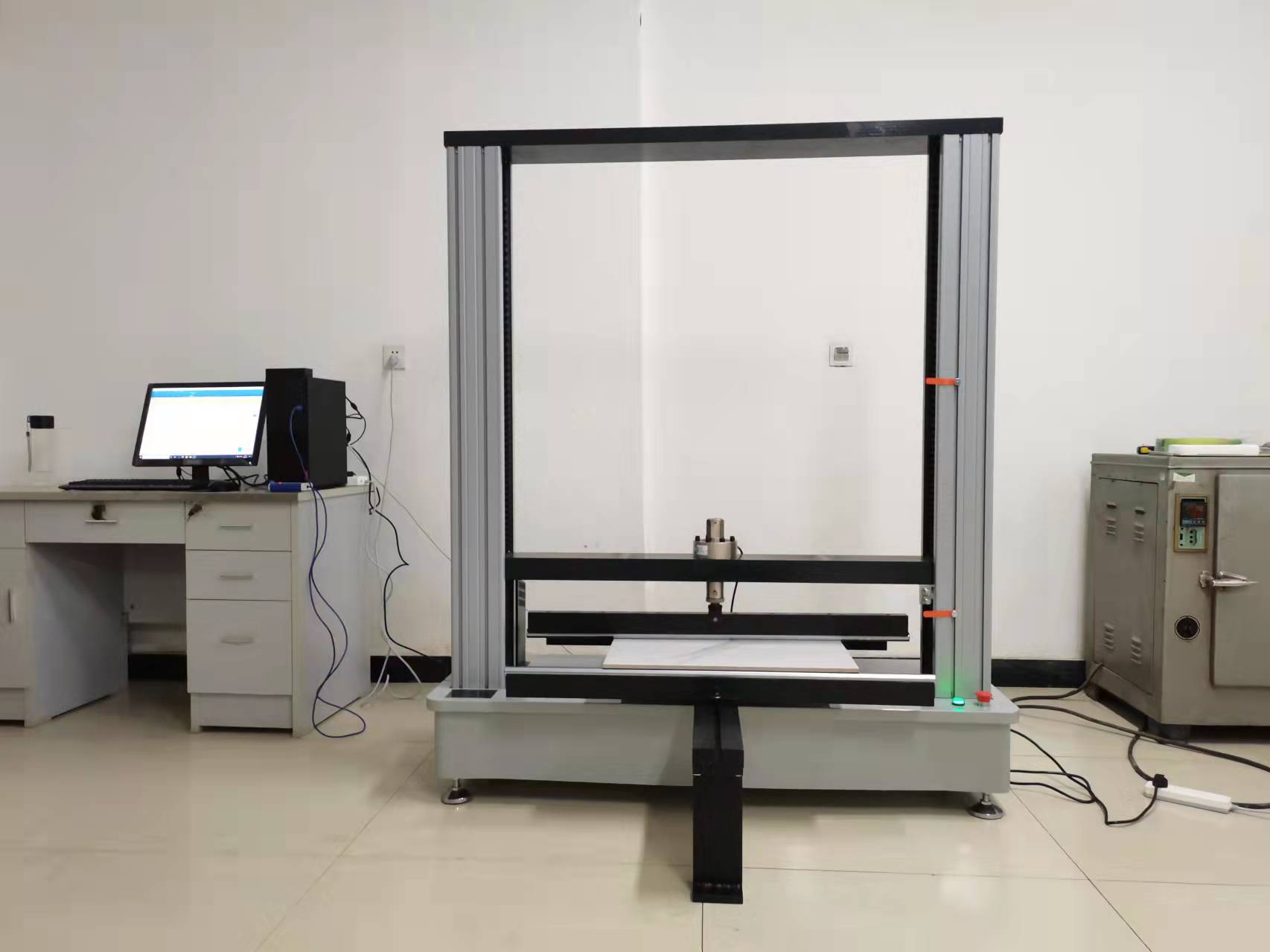 center point flexural tester.jpg